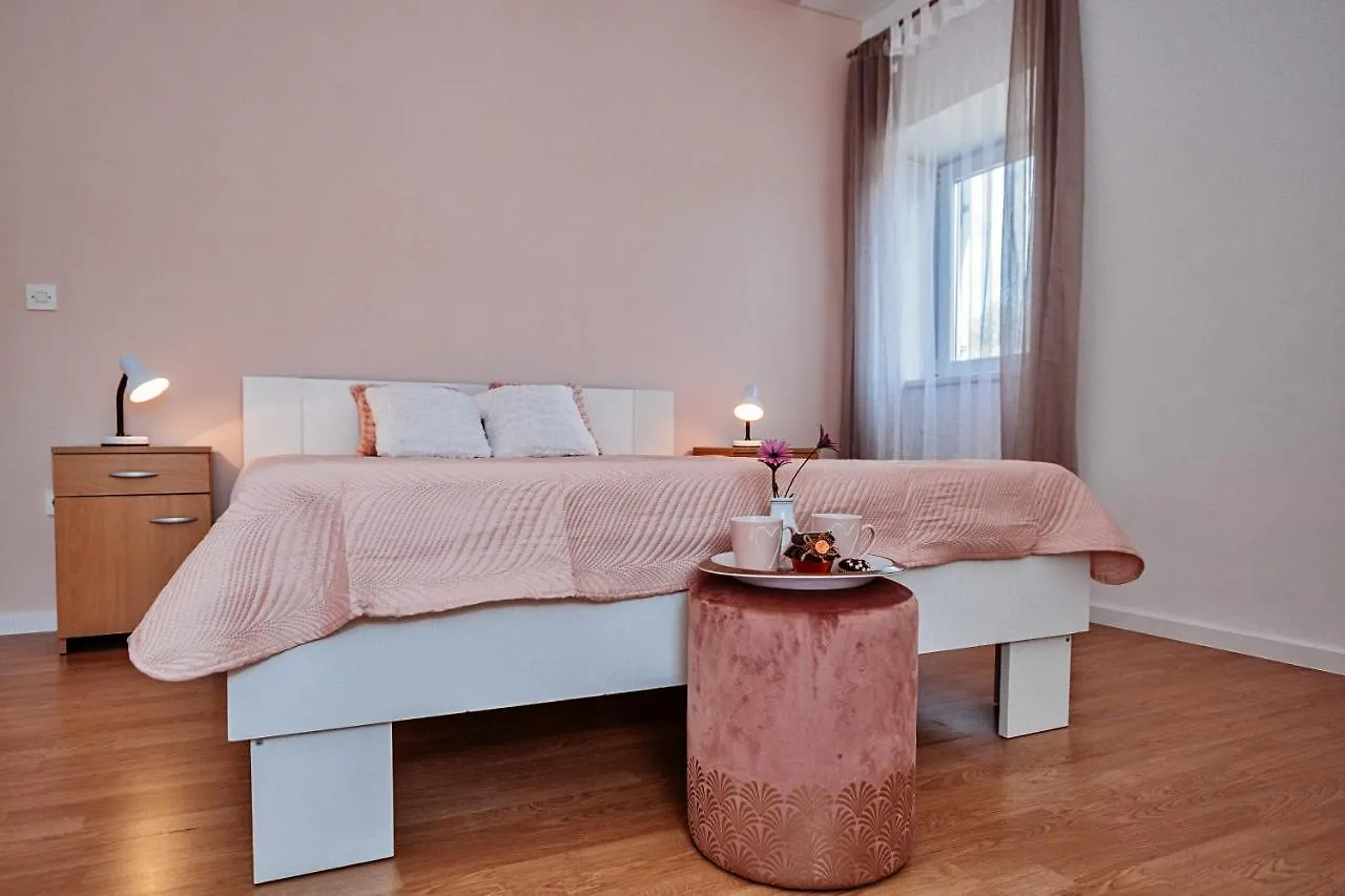 Rooms Emilija Bozava Homestay