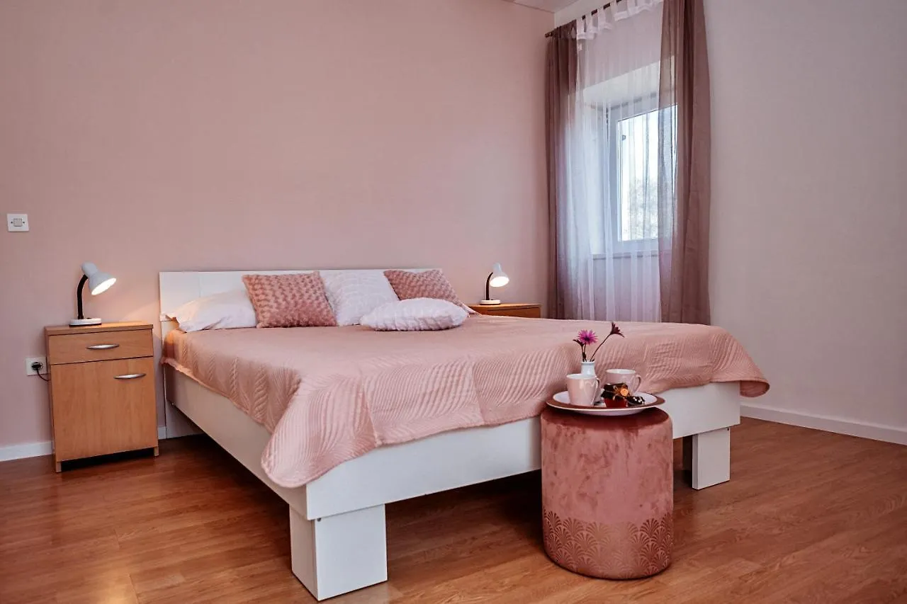 Rooms Emilija Bozava